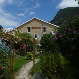 La Petite De Niaux
