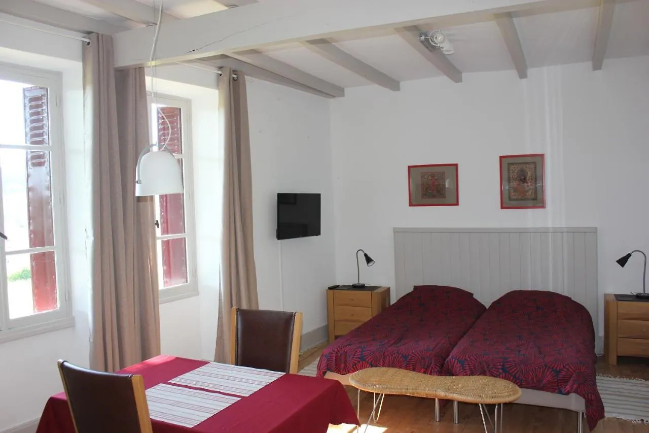 Hotel Castel Rouge Luzech Pensión