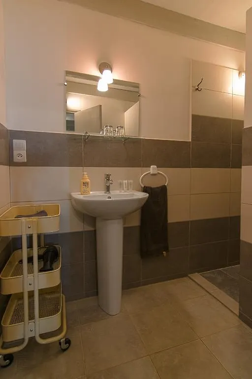 Hotel Castel Rouge Luzech Pensión